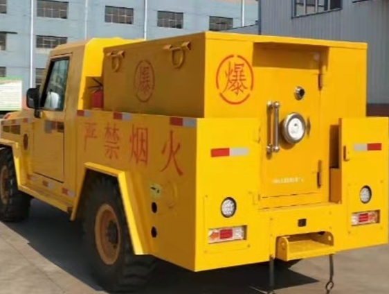 花垣凯龙爆破器材运输车：保障爆破任务的安全运行
